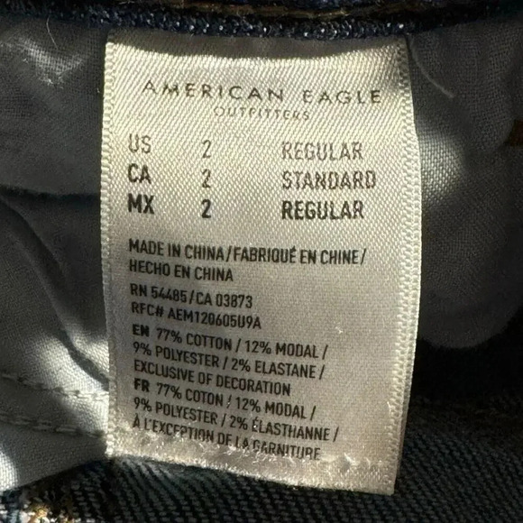 American Eagle Women's High-Rise Mom Jeans Size 2 Blue Distressed 27" Inseam - Picture 5 of 5